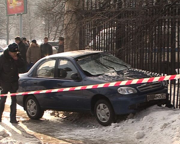 Автомобиль сбил пешеходов на западе Москвы. Видео с места события