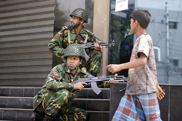 Мятеж бангладешских пограничников распространяется, число погибших в Дакке превысило 50