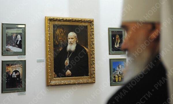 Выставка Святейший Патриарх Алексий Второй, открытая в храме Христа Спасителя в Москве