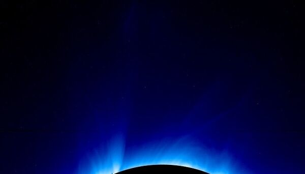 Дальняя корона Солнца, рентгеновское изображение в линии железа, температура плазмы около 1 млн градусов  