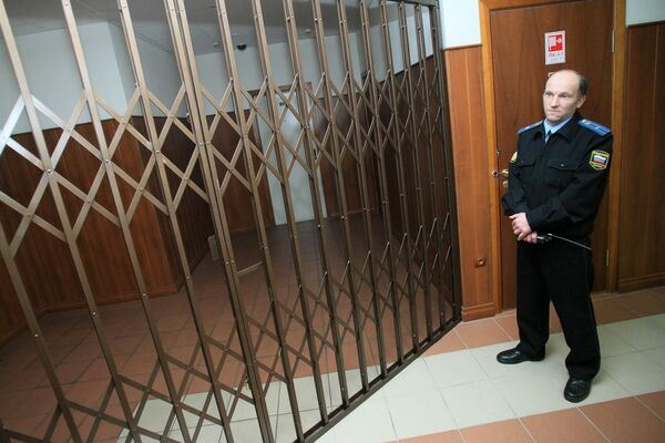 Суд в Новосибирске продолжит слушания по делу сбившей сотрудника ДПС