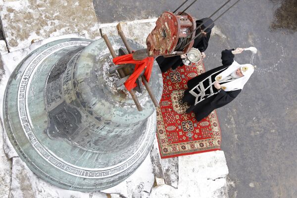 Поднятие Большого колокола на колокольню Свято-Данилова монастыря