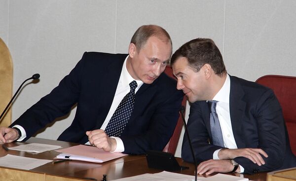 Финкризис не повлиял на отношения Медведева и Путина