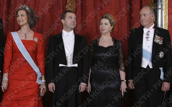 Д.Медведев с супругой на королевском приеме во дворце испанского монарха Хуана Карлоса Первого