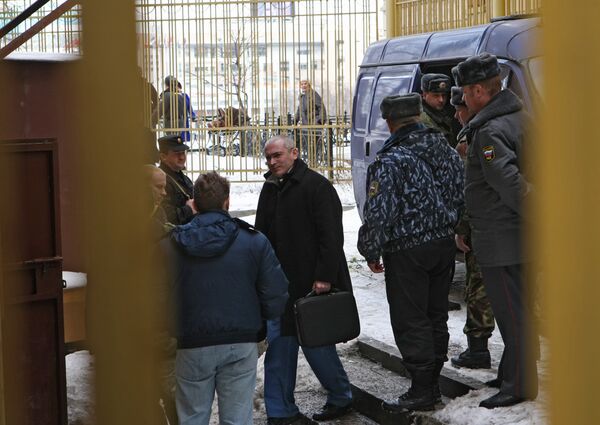 Михаил Ходорковский и Платон Лебедев доставлены в здание Хамовнического суда