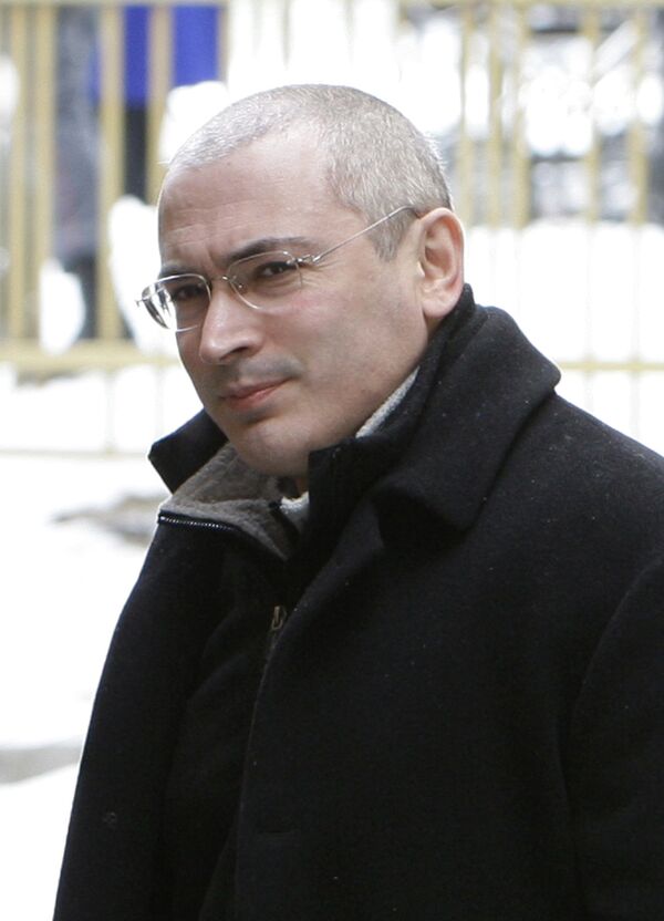 Бывший глава ЮКОСа Михаил Ходорковский у здания Хамовнического суда