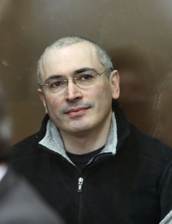 Суд также удовлетворил ходатайство гособвинителей и сохранил еще на полгода Ходорковскому и Лебедеву меру пресечения