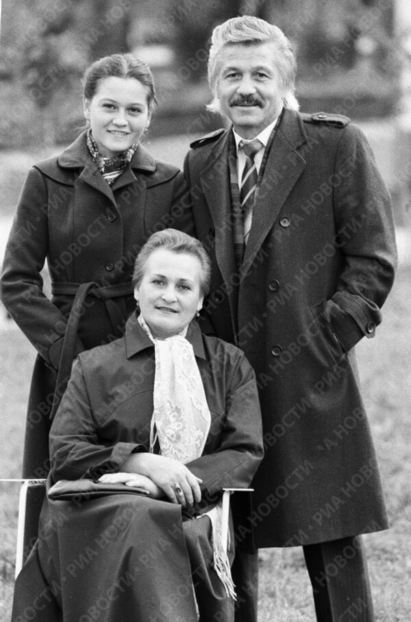 Михай Волонтир с женой и дочерью