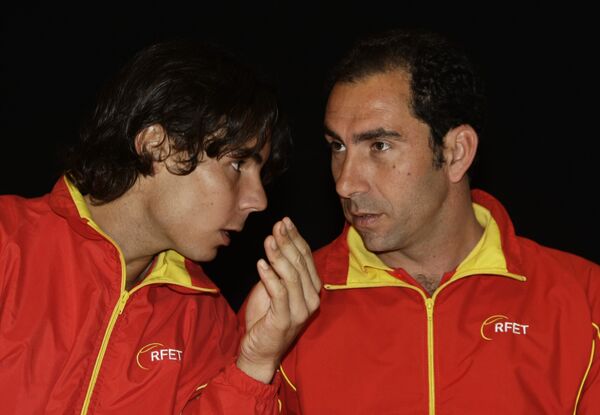 Капитан сборной Испании по теннису Альберт Коста и Рафаэль Надаль (слева)