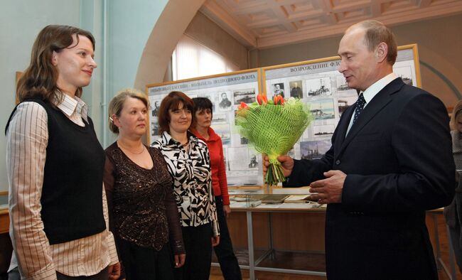 Премьер-министр РФ Владимир Путин посетил ЦНИИ им. академика А. Н. Крылова в Санкт-Петербурге