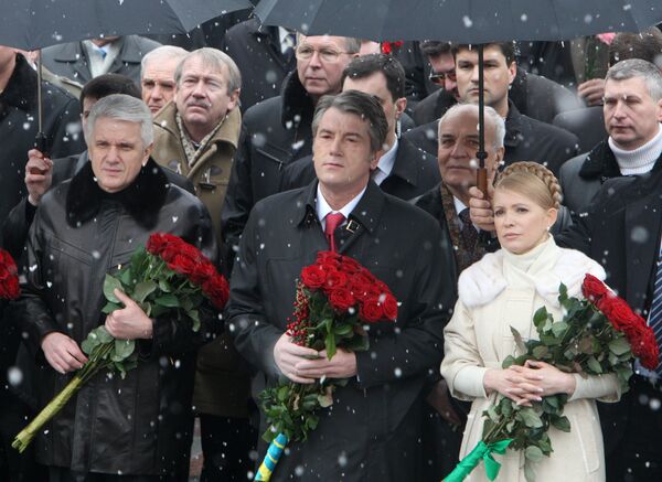 Cпикер Верховной Рады Украины Владимир Литвин, президент Украины Виктор Ющенко и премьер-министр Украины Юлия Тимошенко