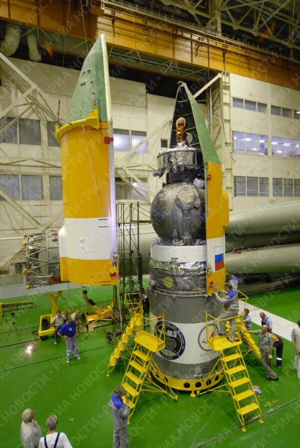Продолжаются работы по подготовке к запуску ракеты космического назначения Союз-У с научным космическим аппаратом Фотон-М