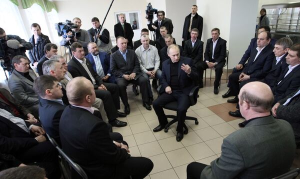 Премьер-министр РФ Владимир Путин предостерегает регионы от чиновничьего самодурства в работе с инвесторами.
