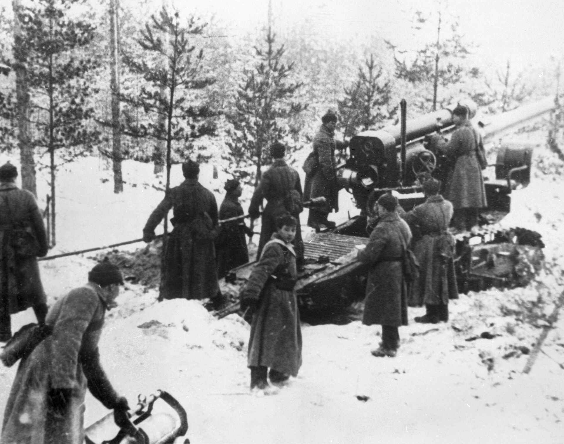 Бойцы Красной Армии обстреливают финские укрепления - РИА Новости, 1920, 31.03.2021