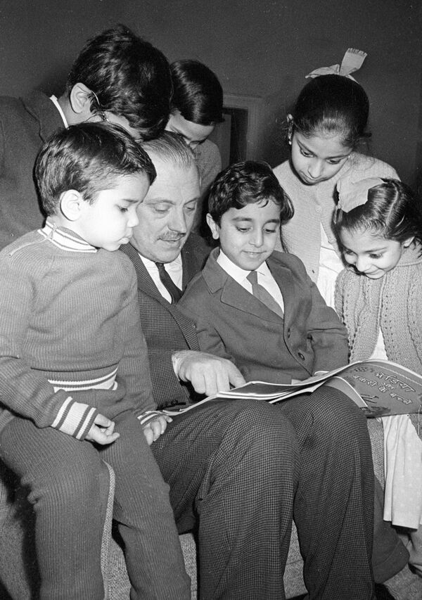 Михалков с детьми сотрудников индийского посольства