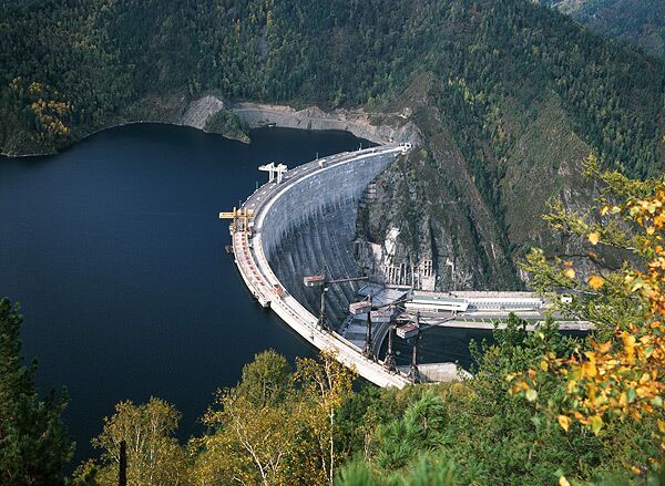 Саяно-Шушенская ГЭС остановлена после аварии - глава РусГидро