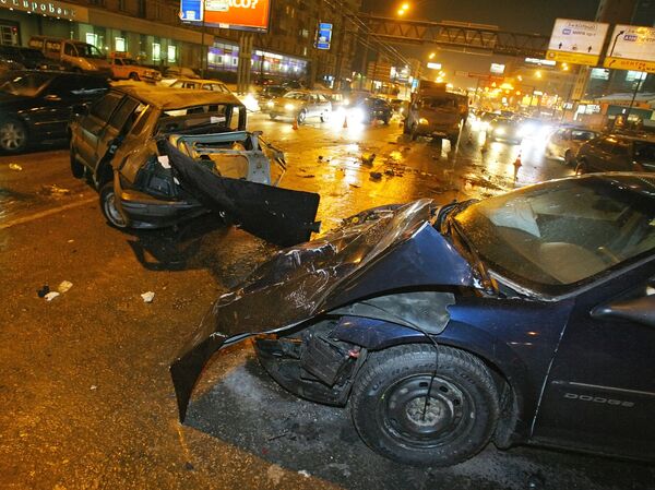 Семь автомобилей столкнулись на юго-востоке Москвы, двое погибли