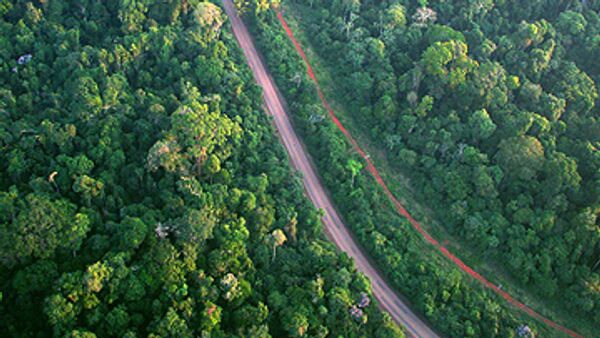 Вертолет с двумя людьми пропал в бразильской Амазонии