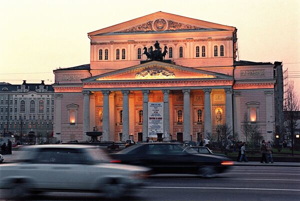 Здание Большого театра в вечернее время