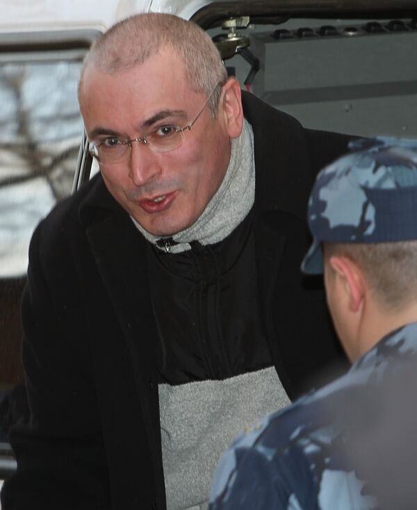 Экс-глава ЮКОСа Михаил Ходорковский у здания Хамовнического суда