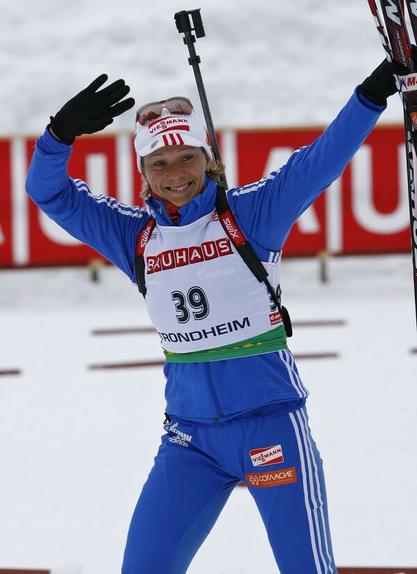 Ольга Зайцева после финиша спринтерской гонки на этапе КМ по биатлону в Тронхейме