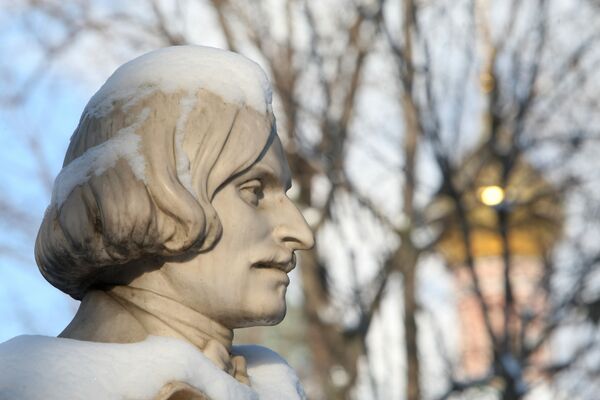 Бюст на могиле Н.В. Гоголя на Новодевичьем кладбище Москвы