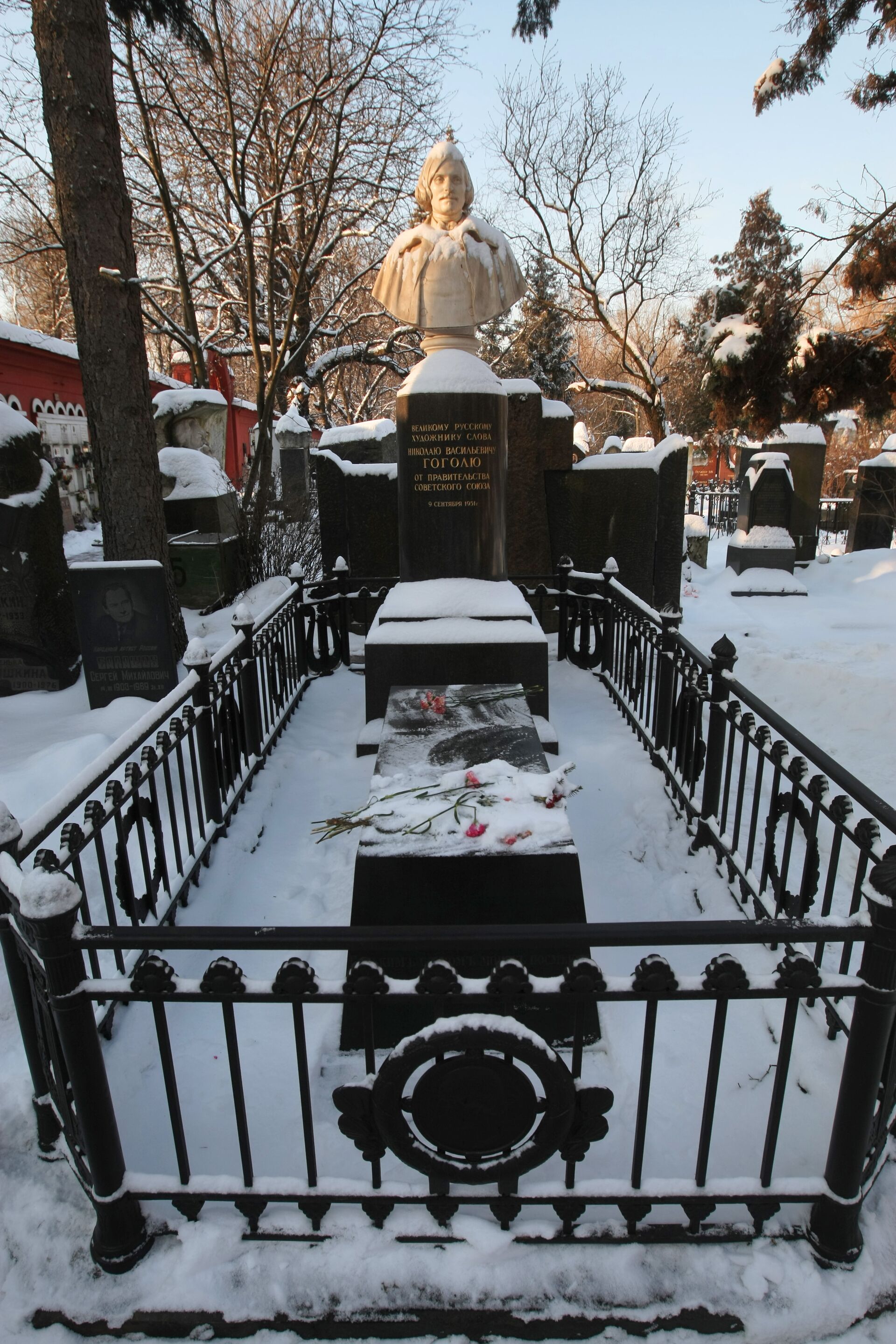 Гоголь похоронен живым. Похороны Гоголя Николая Васильевича. Могила Гоголя.