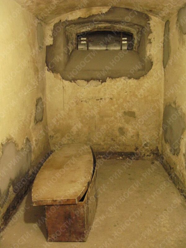За историю существования тюрьмы 17 узников были приговорены к повешению, гробы с их останками были обнаружены вдоль стен тюрьмы