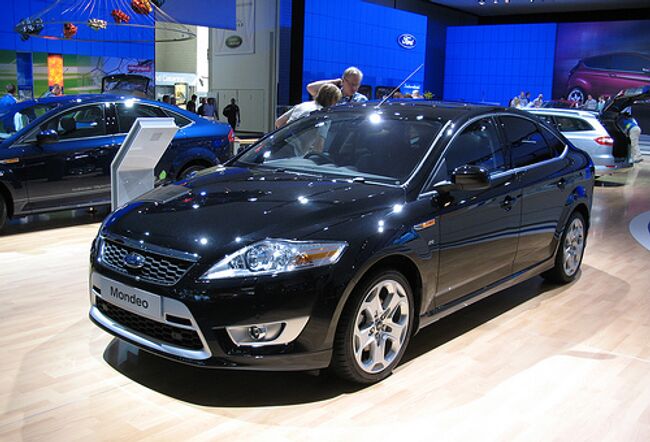 Автомобиль Ford Mondeo. Архив