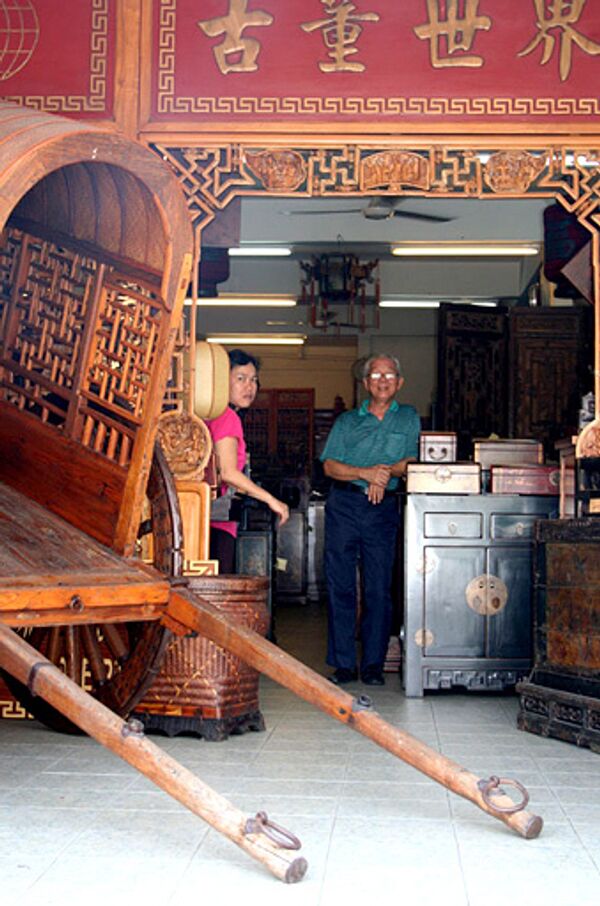 Лавка китайских древностей и современных сувениров в Малакке