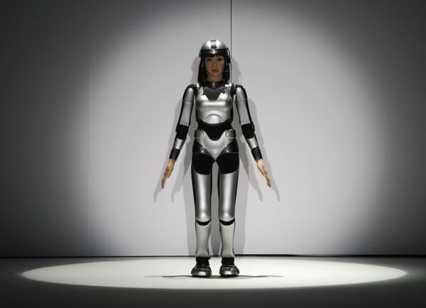 Манекенщица-робот участвовала в открытии Недели японской моды в Токио
