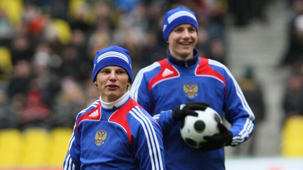 Футболисты сборной России Андрей Аршавин и Роман Павлюченко