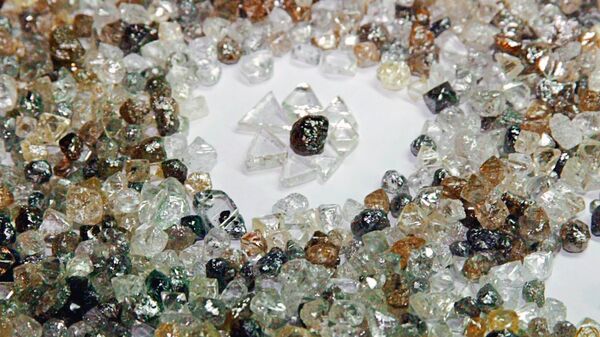 Объем продаж драгоценных камней, производимых компанией Алмазы России-Саха (АЛРОСА)