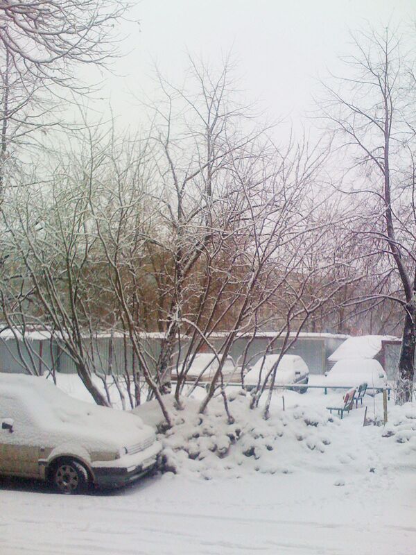 Дорожная техника вновь выйдет убирать Москву от снега примерно с 10 утра