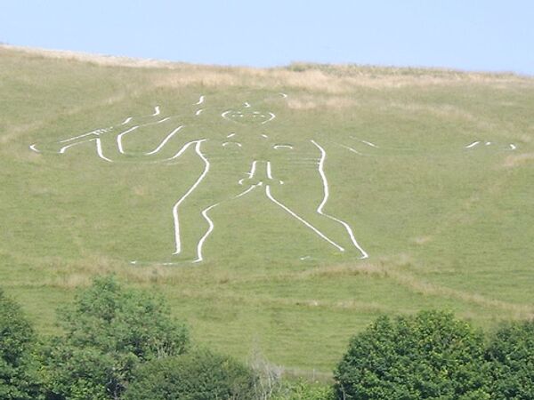 Меловое изображение великана из Керн-Аббаса на одном из холмов в графстве Дорсет, появившееся не позднее XVII века