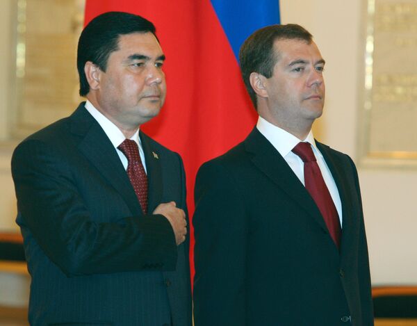 Президент России Дмитрий Медведев и президент Туркменистана Гурбангулы Бердымухамедов