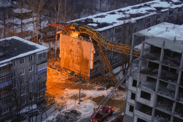 Строительный кран упал на жилой дом в Нижнем Новгороде