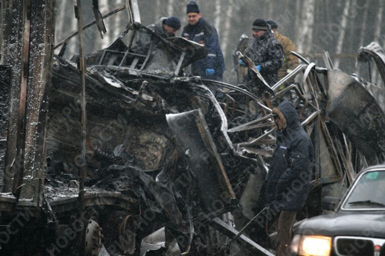 Лобовое столкновение автобуса Икарус с КАМАЗом произошло в пригороде Петушков