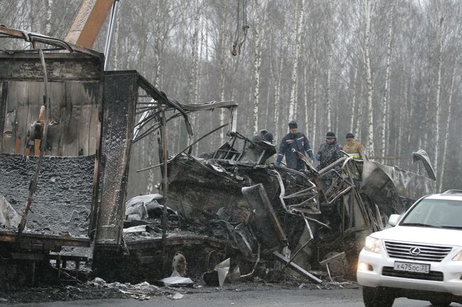 Лобовое столкновение автобуса Икарус с КАМАЗом произошло в пригороде Петушков