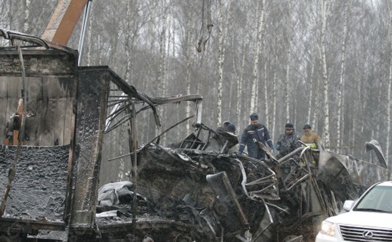 Лобовое столкновение автобуса Икарус с КАМАЗом произошло в пригороде Петушков