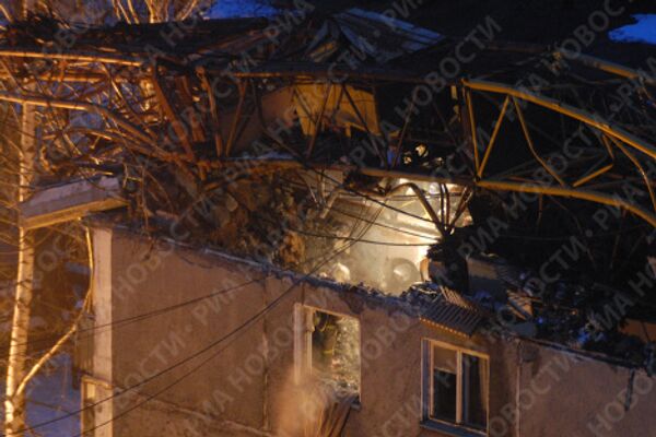 Строительный кран упал на жилой дом в Нижнем Новгороде