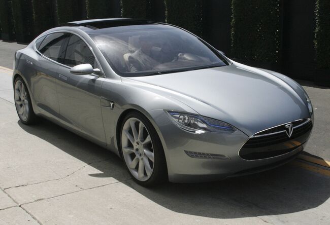 Электромобиль Tesla Model S 