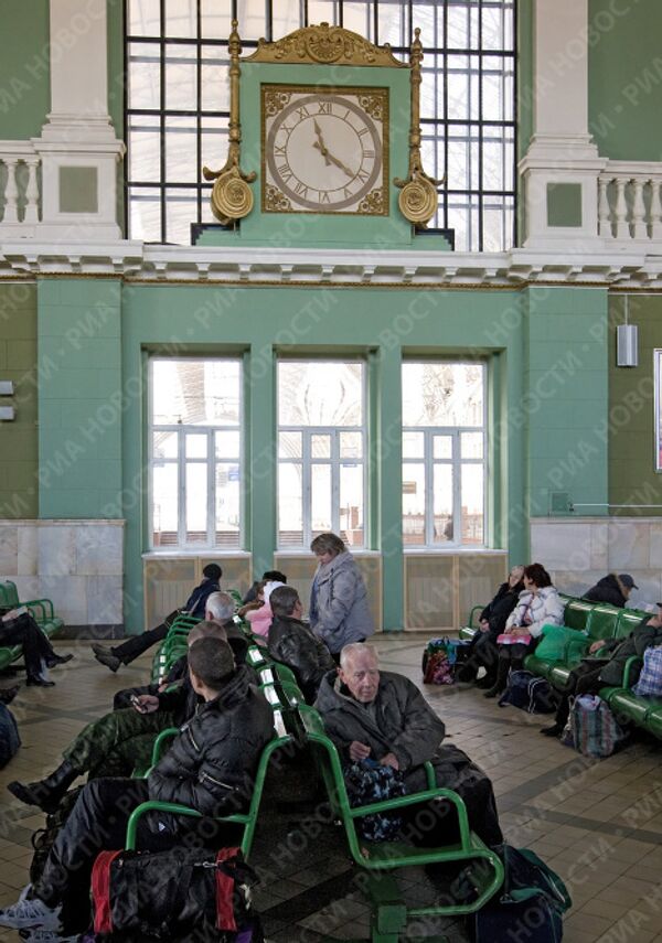 Подготовка к переводу часов в башне Киевского вокзала
