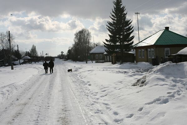 Зимний день в деревне. Архив