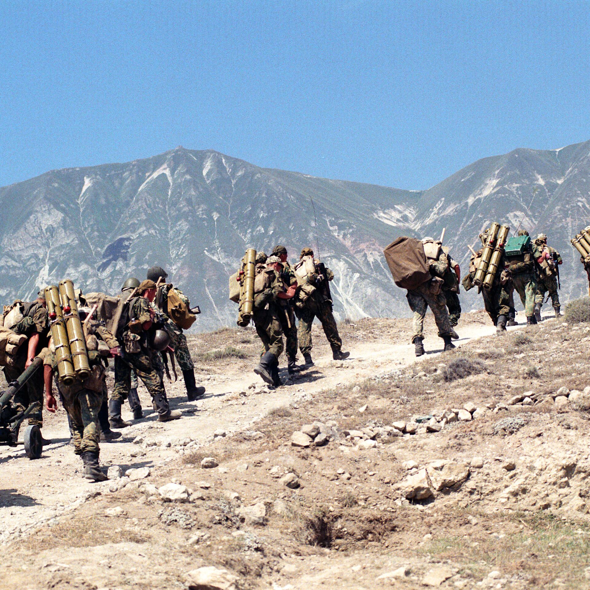 Нападение в горах. Вторжение чеченских боевиков в Дагестан 1999. Вторжение Басаева в Дагестан 1999. Ботлих август 1999.