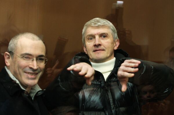 Гособвинители просят продлить до 18 февраля арест Ходорковскому и Лебедеву