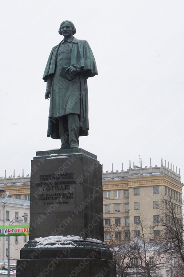 Памятник писателю Н.В. Гоголю в Москве