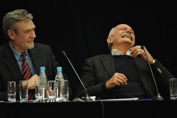 Александр Михайлов и Никита Михалков на внеочередном съезде Союза кинематографистов России