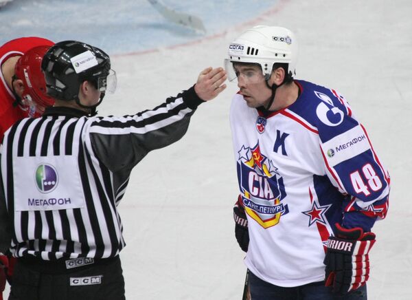 Первый матч россиян на хоккейном ЧМ-2009 рассудят шведы