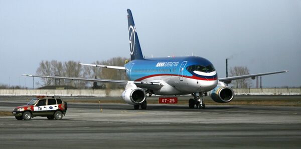 Самолет Сухой Суперджет-100